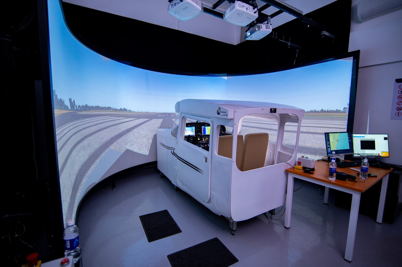 Cessna 172S Nav III G1000 Flight Simulator — Think Aviation, Wilson Airport